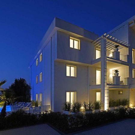 Villa Bianca Luxury Apartments デセンツァーノ・デル・ガルダ エクステリア 写真
