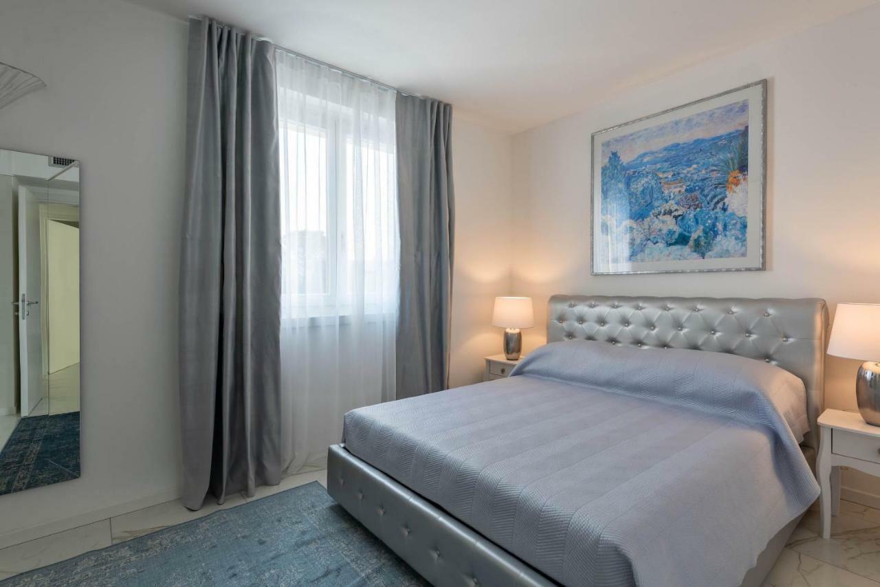 Villa Bianca Luxury Apartments デセンツァーノ・デル・ガルダ エクステリア 写真