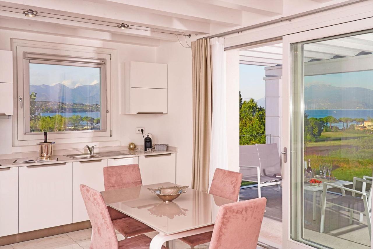 Villa Bianca Luxury Apartments デセンツァーノ・デル・ガルダ エクステリア 写真