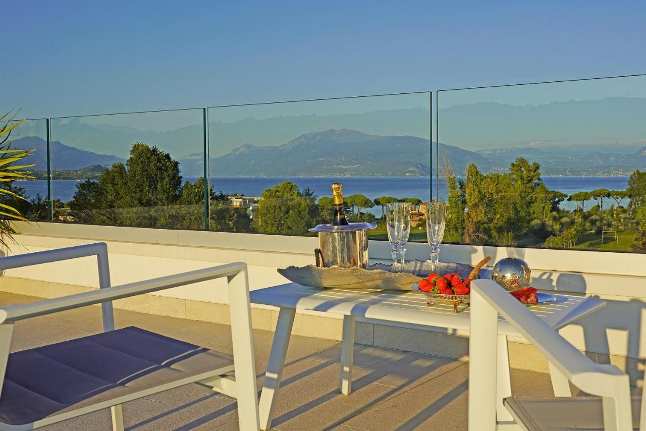 Villa Bianca Luxury Apartments デセンツァーノ・デル・ガルダ エクステリア 写真
